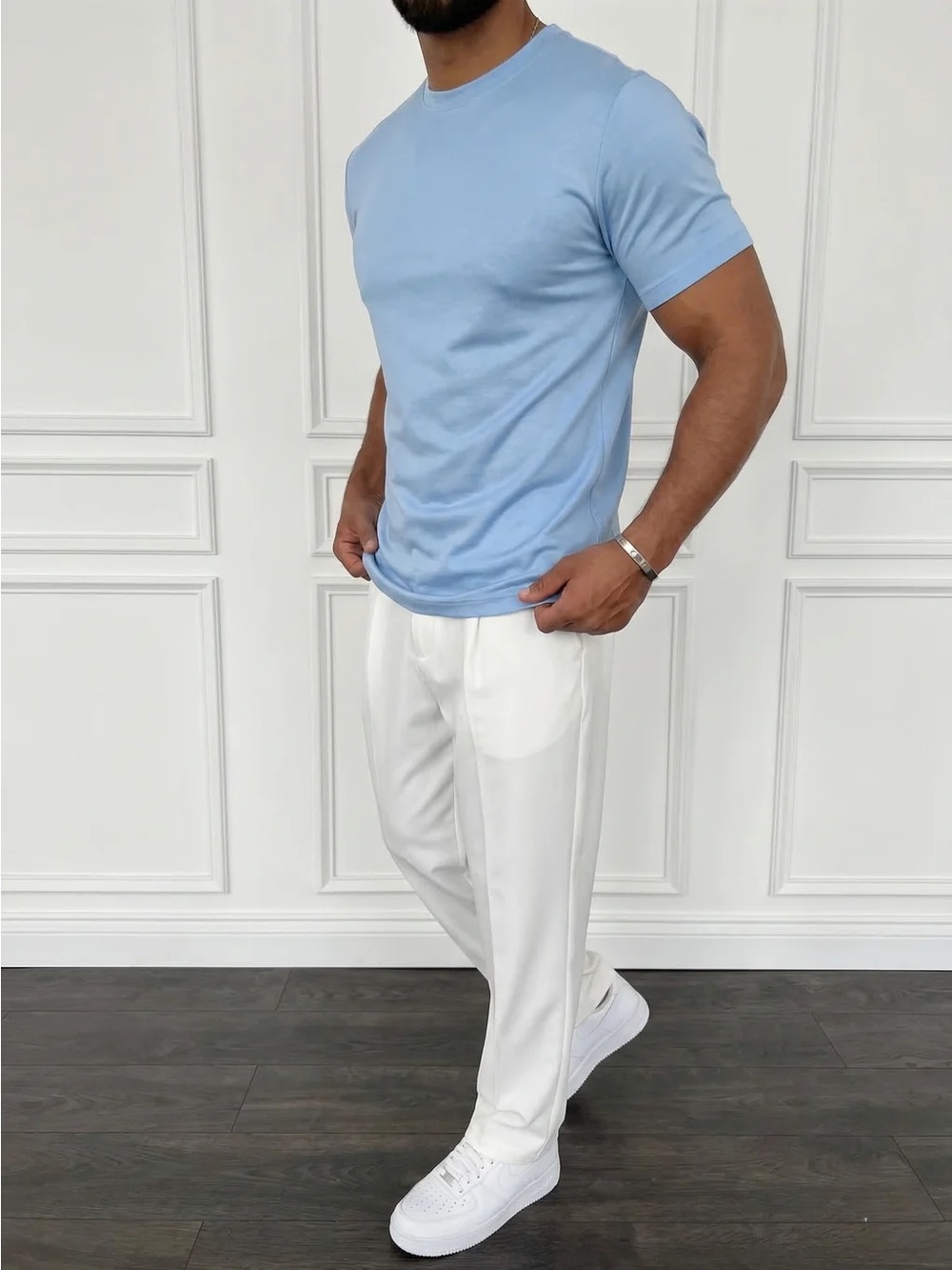 MANVOURE Sky Blue Classic Crewneck T-Shirt Size Medium NWOT